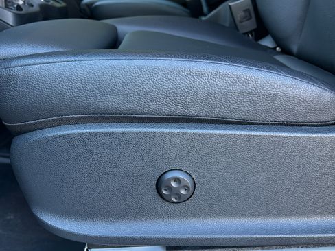 Used 2024 Mercedes-Benz eSprinter 170 Cargo image 22