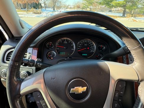 Used 2014 Chevrolet Suburban LTZ image 10