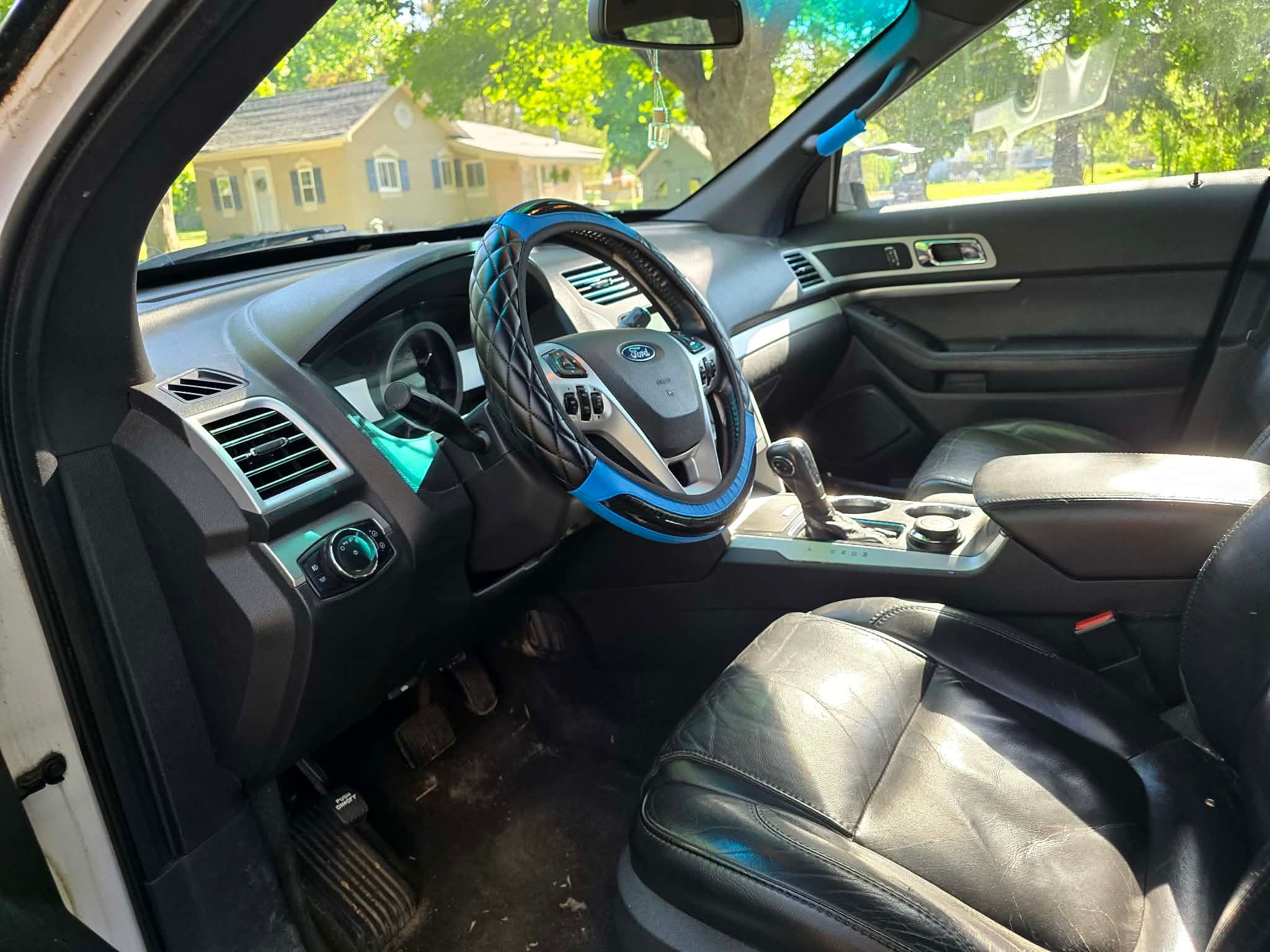 Used 2011 Ford Explorer XLT AWD/4WD image 6
