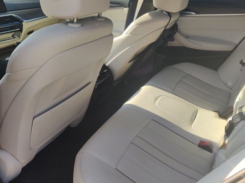 Used 2018 BMW 530e w/ Premium Package 2 image 15