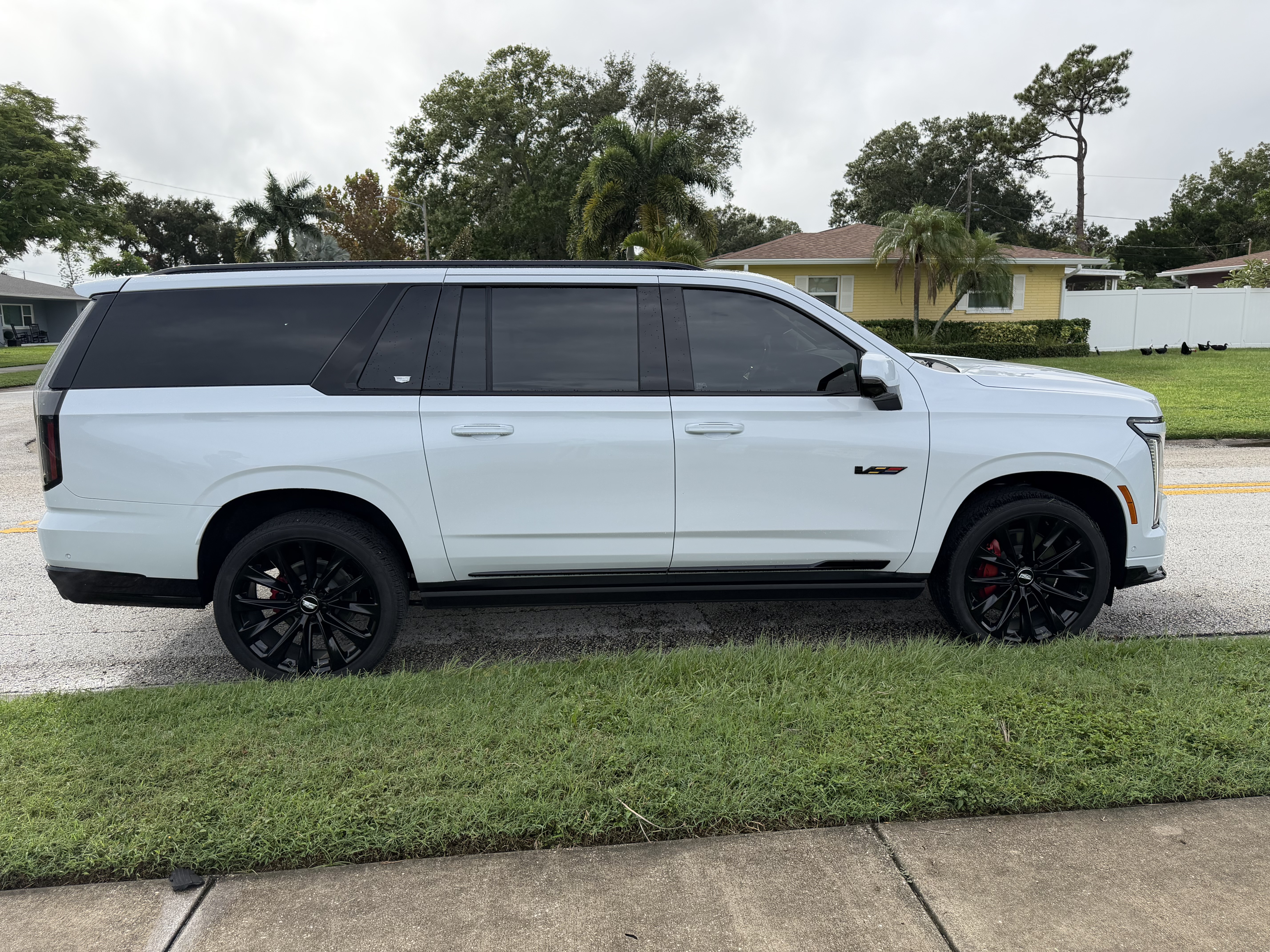 Used 2026 Cadillac Escalade ESV V w/ LPO, ONYX Package AWD/4WD image 6