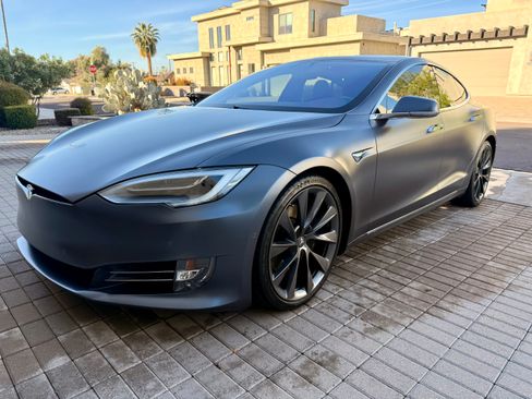 Used 2020 Tesla Model S Long Range Plus image 8