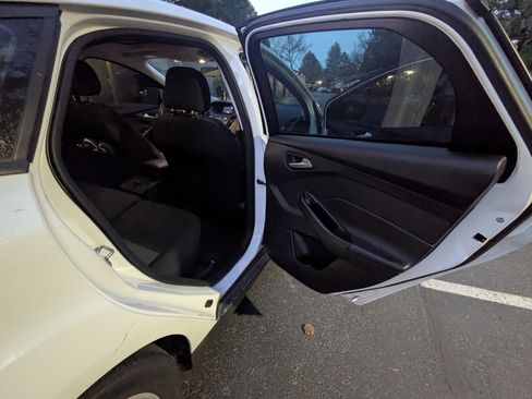 Used 2015 Ford Focus SE image 12