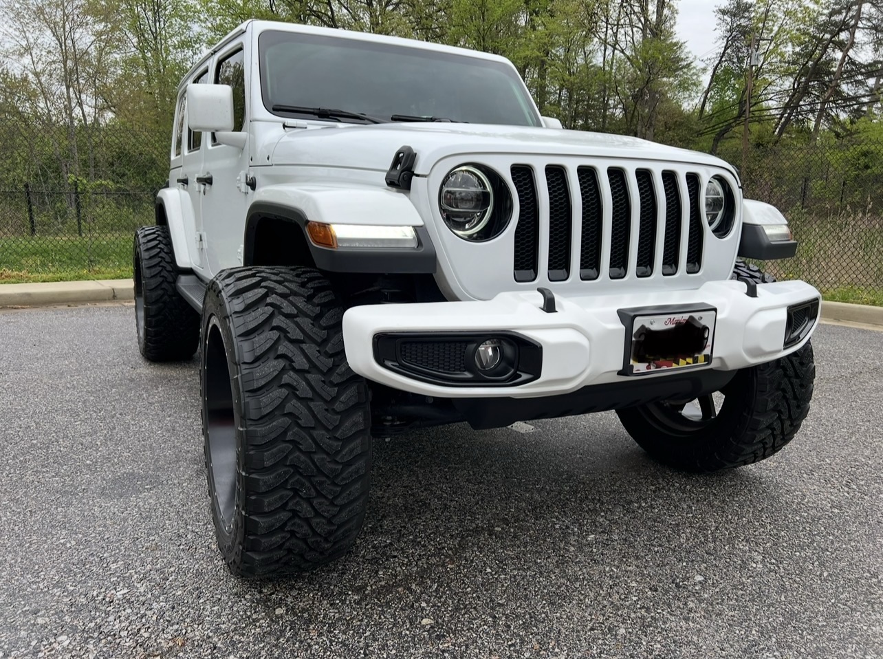 Used 2020 Jeep Wrangler Unlimited Sahara AWD/4WD image 9