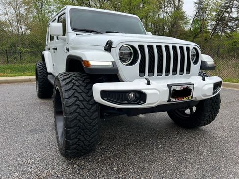 Used 2020 Jeep Wrangler Unlimited Sahara AWD/4WD image 9