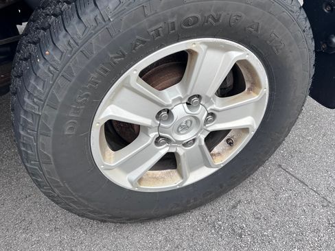 Used 2016 Toyota Tundra SR5 w/ SR5 Upgrade Package image 12