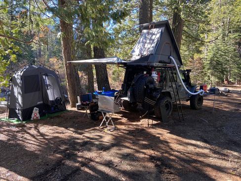 Used 2015 Jeep Wrangler Unlimited Rubicon w/ Connectivity Group image 8