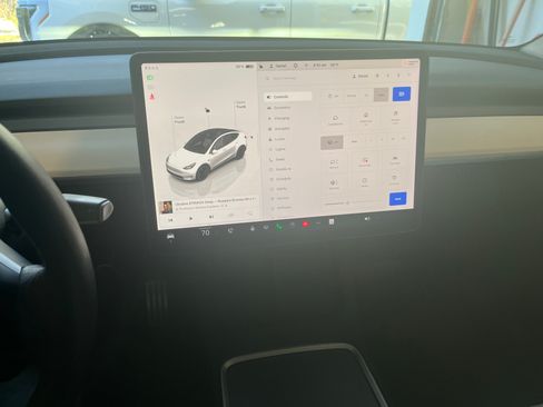 Used 2022 Tesla Model Y Performance image 10