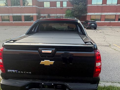 Used 2013 Chevrolet Avalanche LTZ AWD/4WD image 14