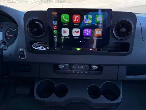 Used 2022 Mercedes-Benz Sprinter 2500 image 9