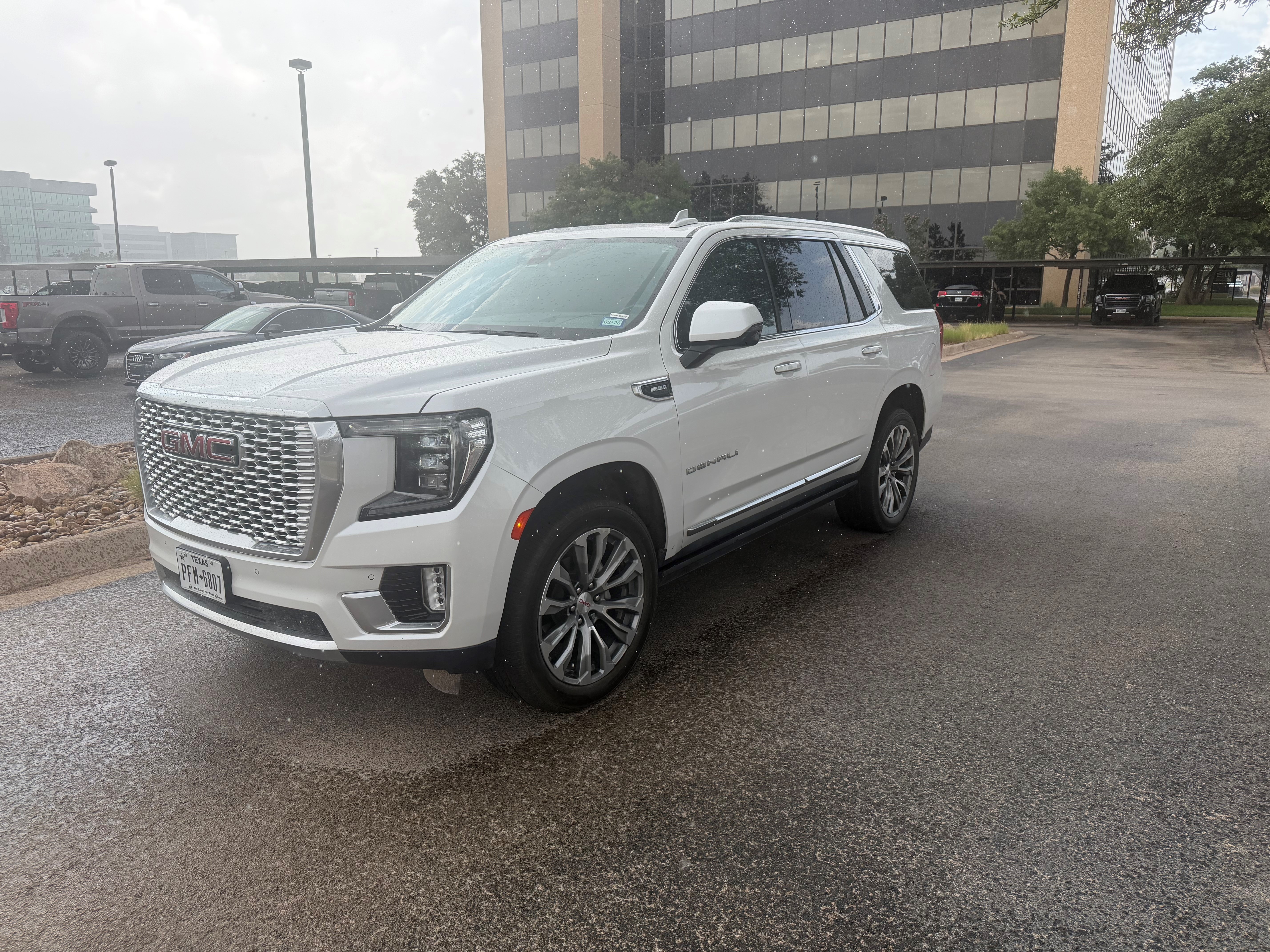 Used 2021 GMC Yukon Denali w/ Denali Premium Package AWD/4WD image 6