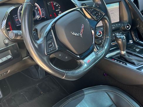 Used 2015 Chevrolet Corvette Z06 w/ 3LZ Preferred Equipment Group RWD image 9