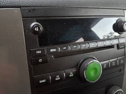 Used 2010 Chevrolet Suburban LS image 5