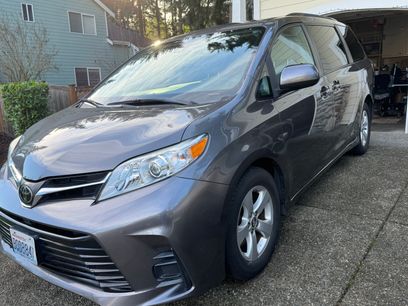 Used 2018 Toyota Sienna LE