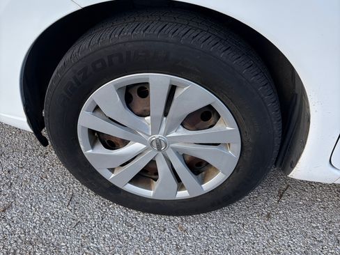 Used 2018 Nissan Versa Note SV FWD image 19