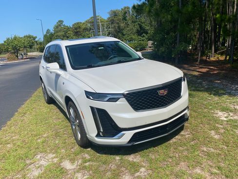 Used 2022 Cadillac XT6 Premium Luxury w/ Technology Package FWD image 5