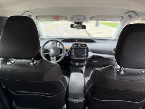 Used 2021 Toyota Prius LE FWD image 16
