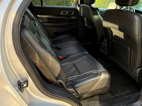 Used 2019 Ford Explorer Platinum image 11