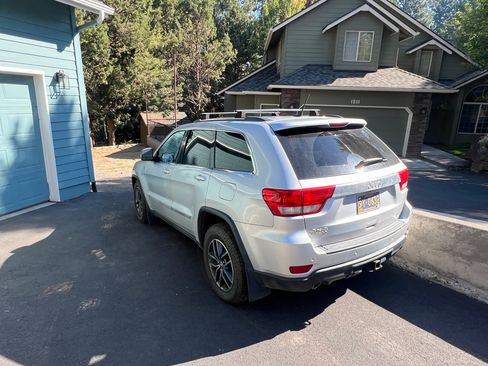 Used 2013 Jeep Grand Cherokee Laredo AWD/4WD image 4