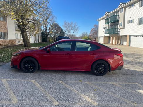 Used 2025 Toyota Camry SE w/ Multimedia Upgrade Package image 6