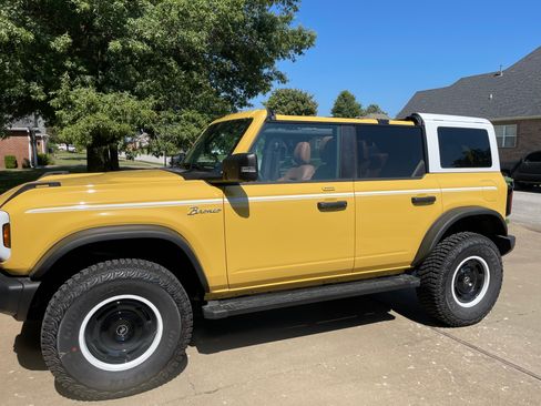 Used 2023 Ford Bronco Heritage Edition AWD/4WD image 1