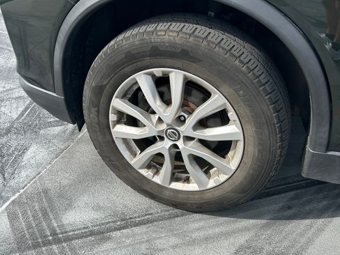 Used 2018 Nissan Rogue SV image 21