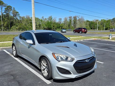 Used 2013 Hyundai Genesis 2.0T image 2