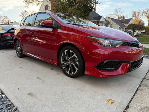 Used 2018 Toyota Corolla iM image 2