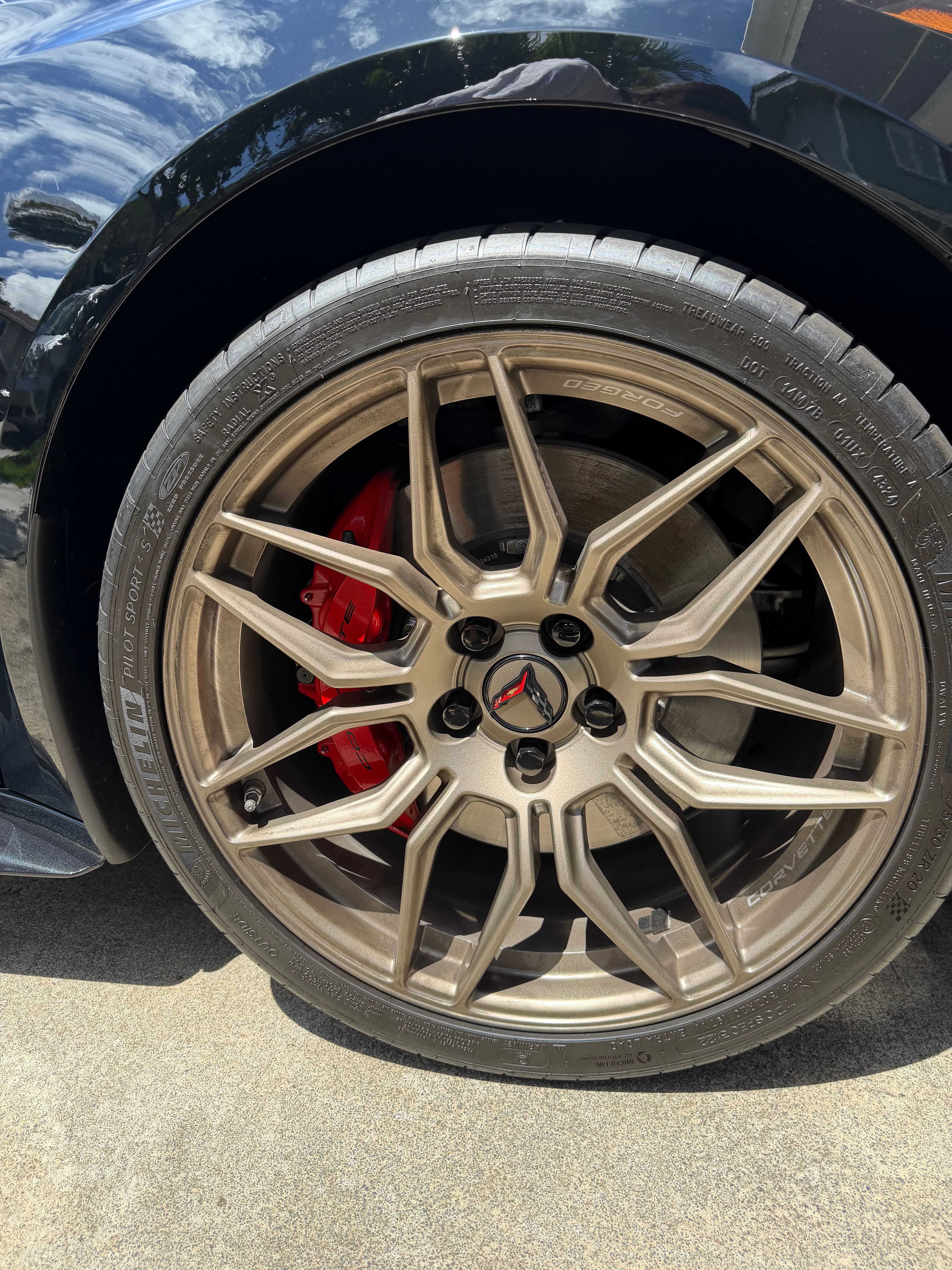 Used 2025 Chevrolet Corvette Z06 RWD image 12