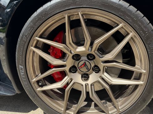 Used 2025 Chevrolet Corvette Z06 RWD image 12