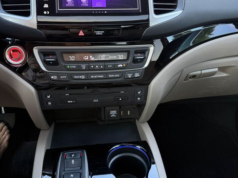 Used 2017 Honda Pilot Elite image 11