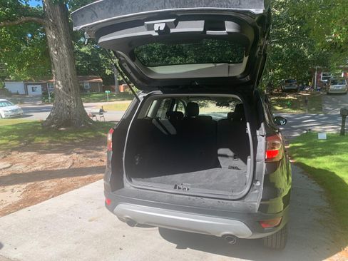 Used 2018 Ford Escape SE image 9