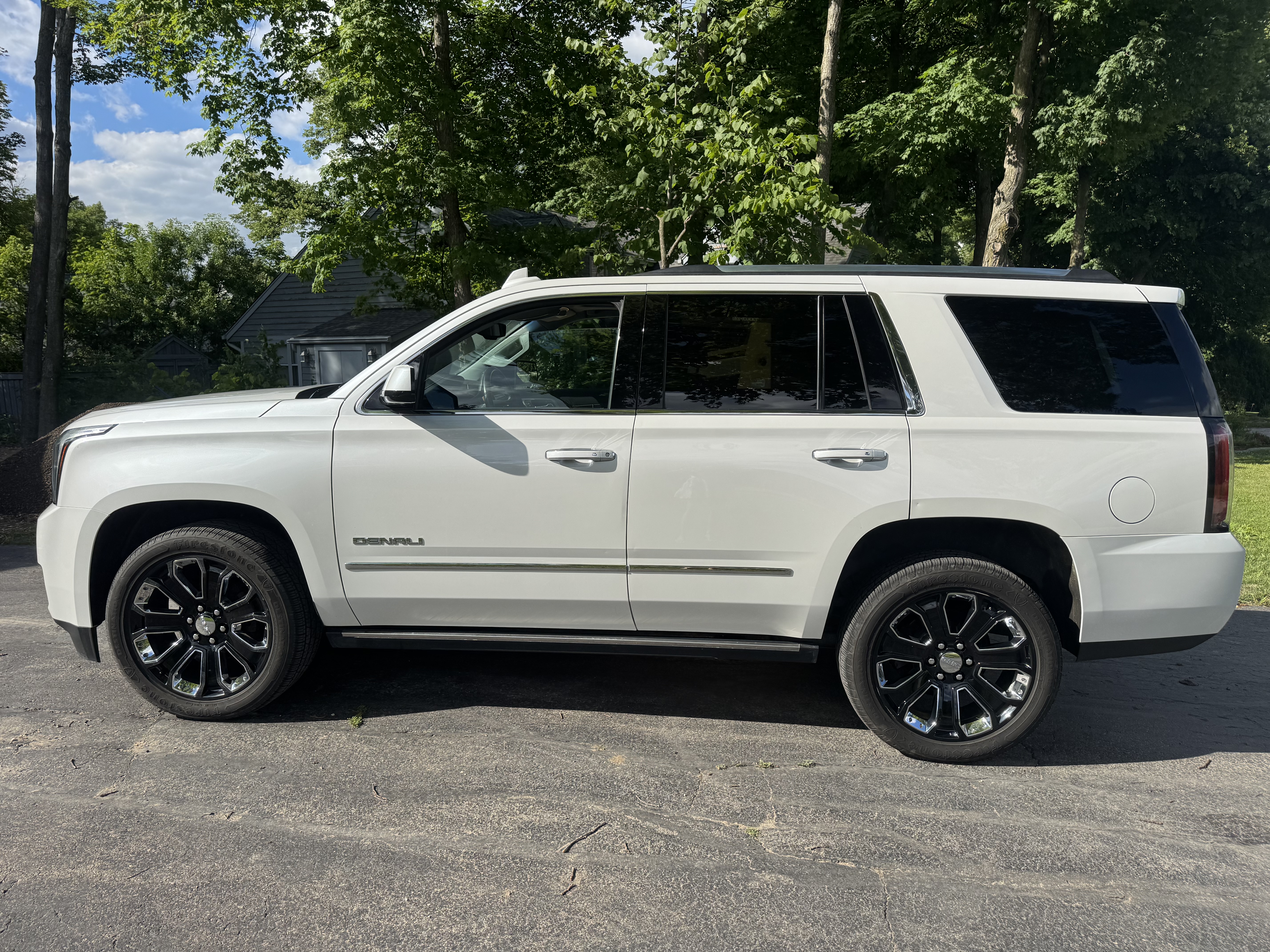 Used 2020 GMC Yukon Denali w/ Denali Ultimate Package AWD/4WD image 1