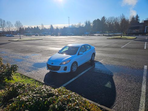 Used 2012 MAZDA MAZDA3 i Sport image 24