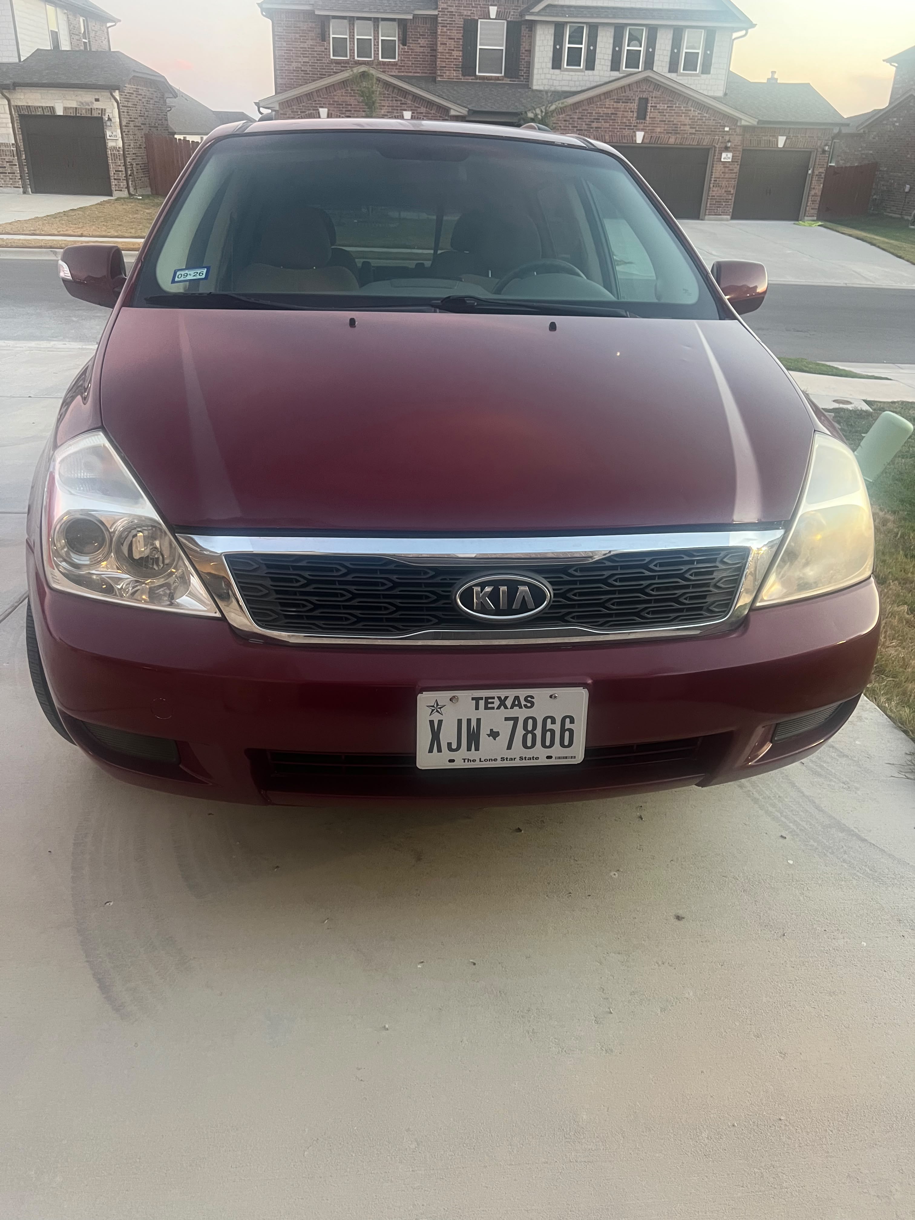Used 2011 Kia Sedona LX FWD image 1
