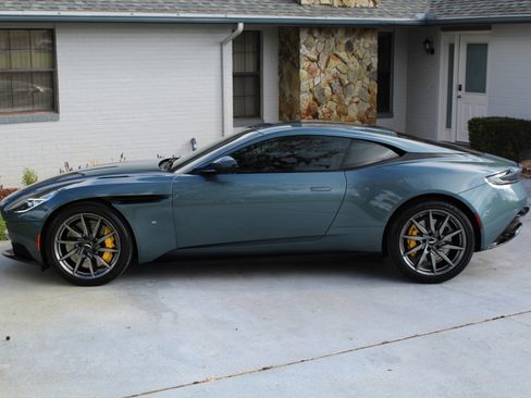 Used 2018 Aston Martin DB11 V12 image 12