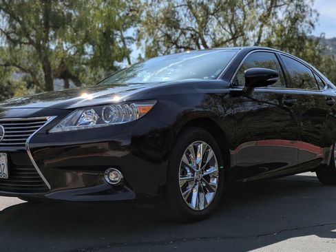 Used 2014 Lexus ES 300h image 1