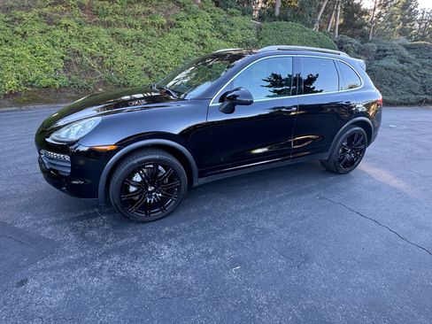 Used 2013 Porsche Cayenne S image 2