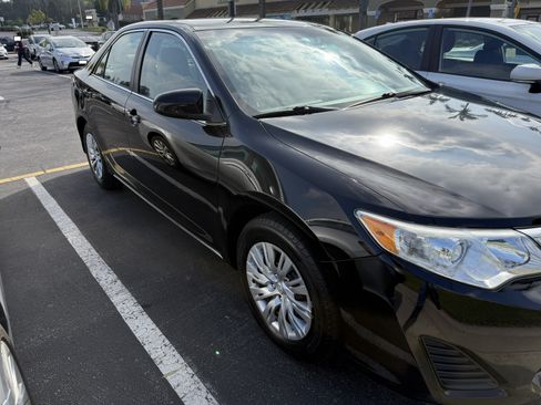 Used 2014 Toyota Camry LE image 8
