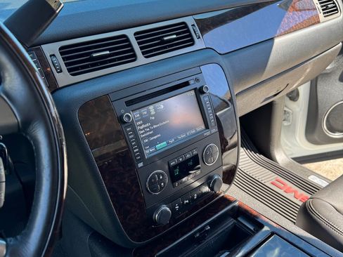 Used 2014 GMC Sierra 2500 Denali w/ Suspension Package, Off-Road image 11