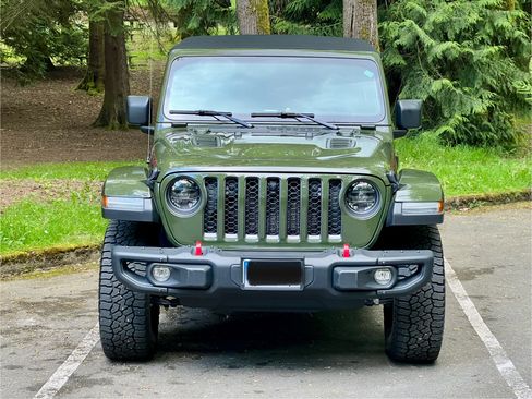 Used 2023 Jeep Gladiator Rubicon w/ LED Lighting Group image 9