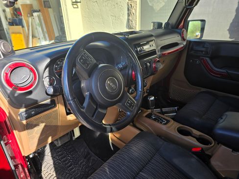 Used 2012 Jeep Wrangler Rubicon w/ PWR Convenience Group image 5