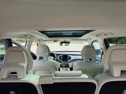 Used 2016 Volvo XC90 T6 Momentum w/ Momentum Plus Package AWD/4WD image 13