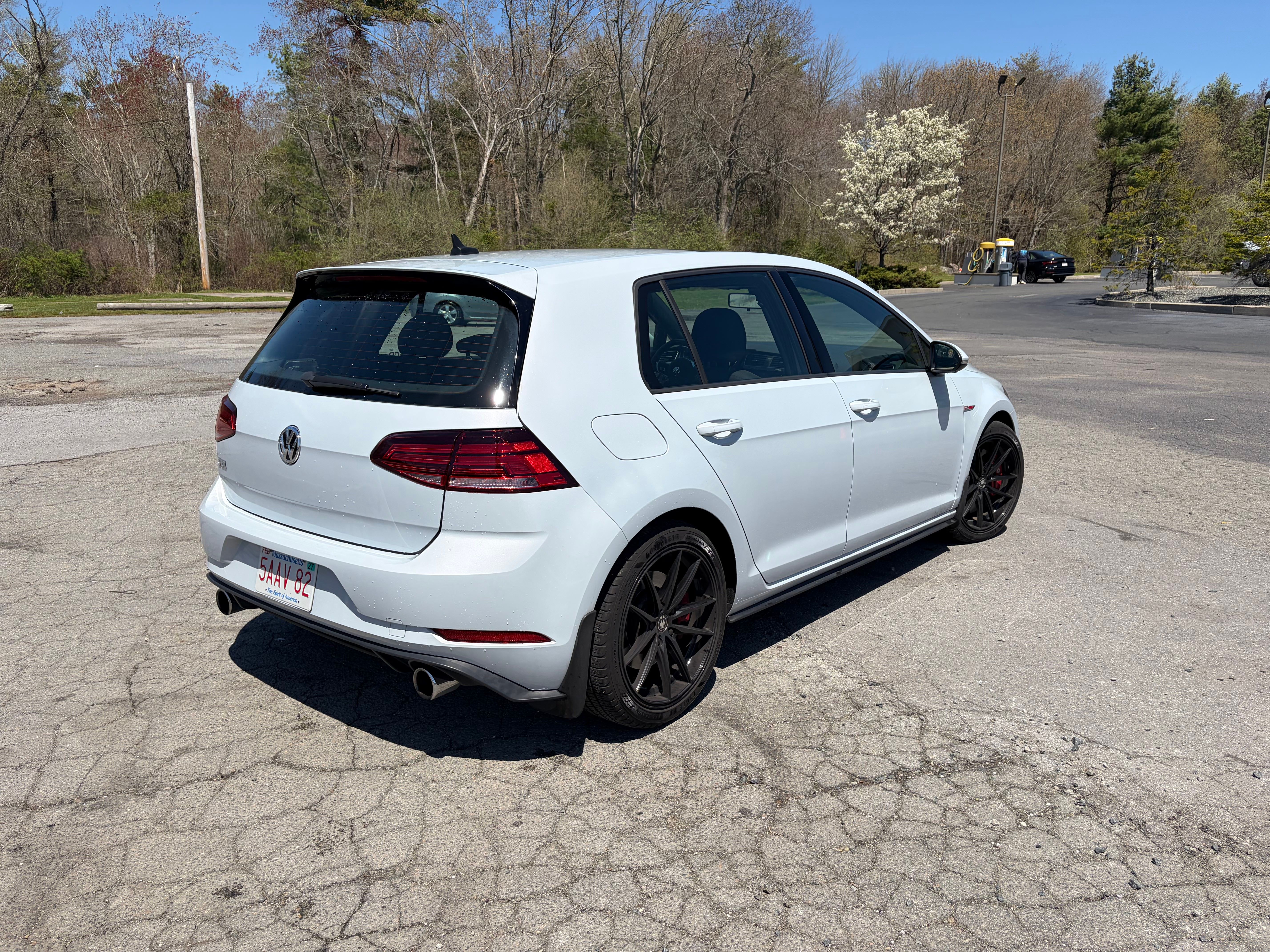 Used 2018 Volkswagen GTI SE FWD image 2