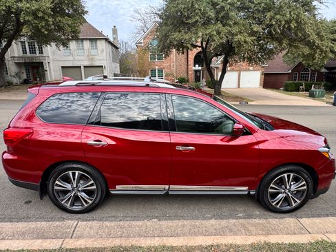 Used 2019 Nissan Pathfinder Platinum image 2