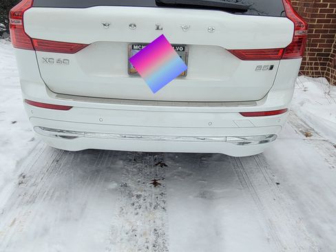 Used 2022 Volvo XC60 B5 Inscription w/ Climate Package image 4