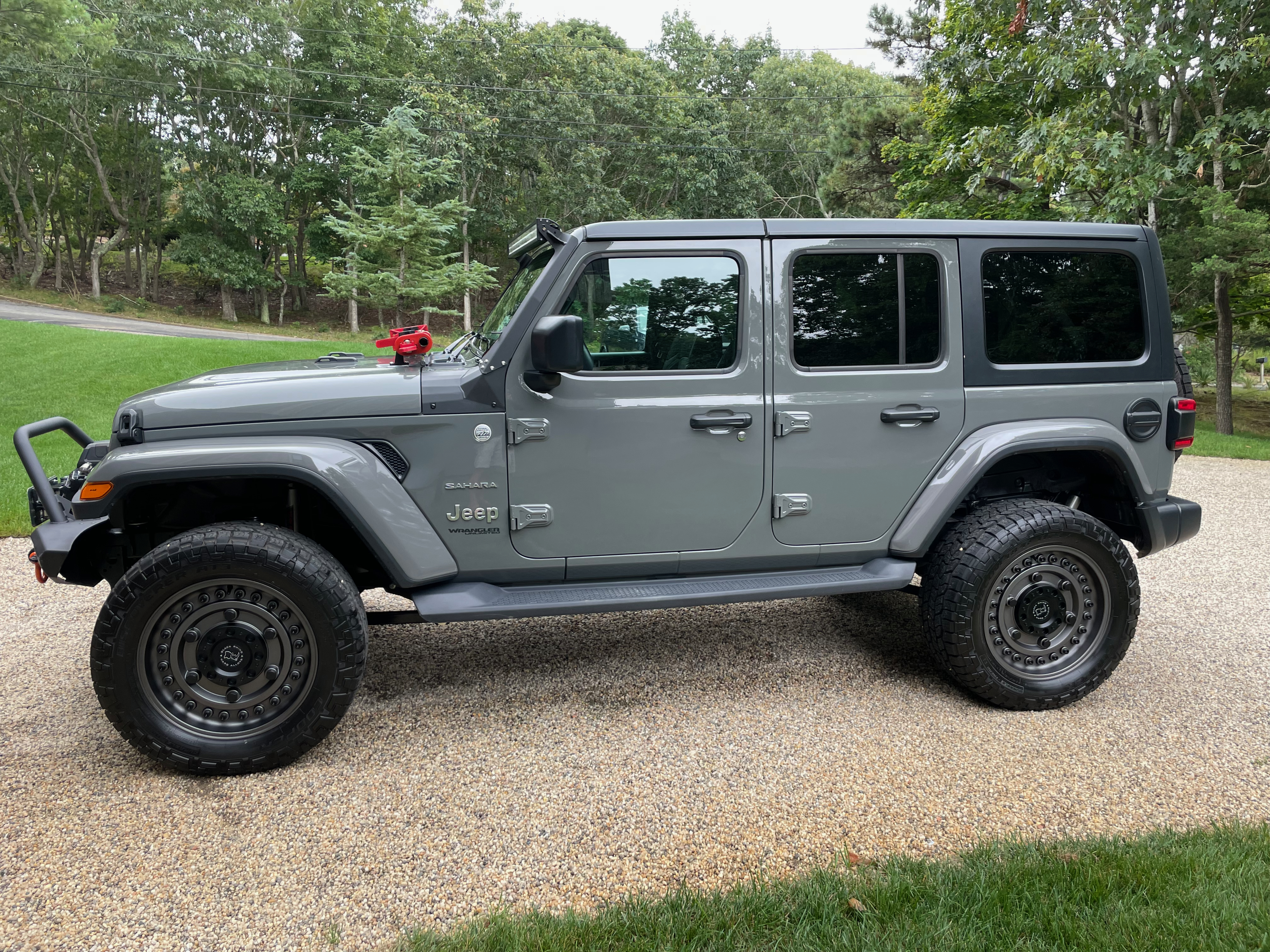 Used 2018 Jeep Wrangler Unlimited Sahara AWD/4WD image 9