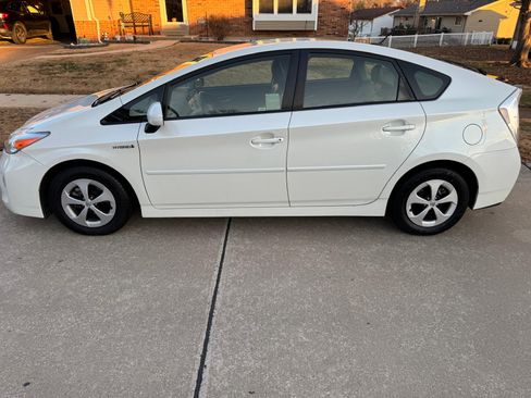 Used 2015 Toyota Prius Four image 5