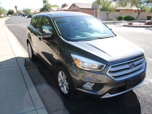 Used 2019 Ford Escape SE image 8