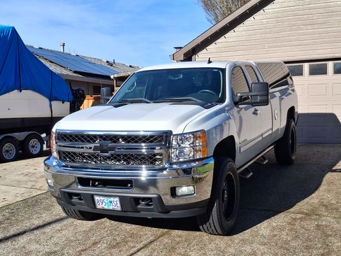 Used 2011 Chevrolet Silverado 3500 LT w/ Interior Plus Package image 4